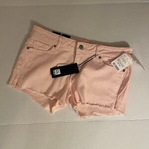 New DL1961 Pink Denim Renee Shorts in size 27